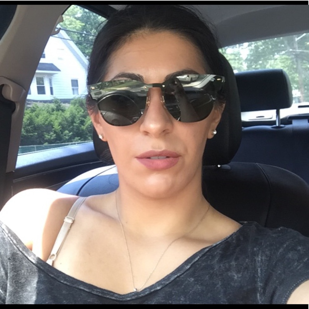 Meet your Posher, Teona